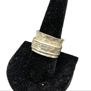 Sterling silver 925 marked B-M 3 band spinner ring hammered look to metal